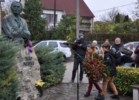 Mórocz Istvánné, könyvkötő mester kapta a Bory Jenő és Bory Jenőné Emlékérmet